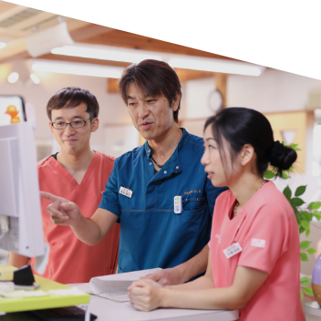 ドクターが３人いるのも安心の秘訣最新の設備と衛生管理も万全です。