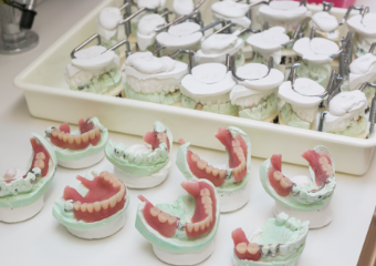 作成途中の入れ歯です。