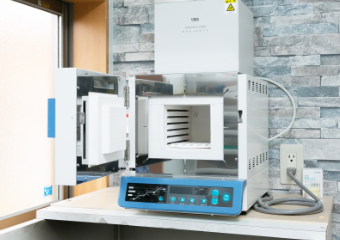 銀歯や差し歯を作る時に使用する電気炉です。