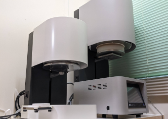 セラミック専用のハーネス（電気炉）です。セラミックの技工物を当院院内で製作することが可能になりました。